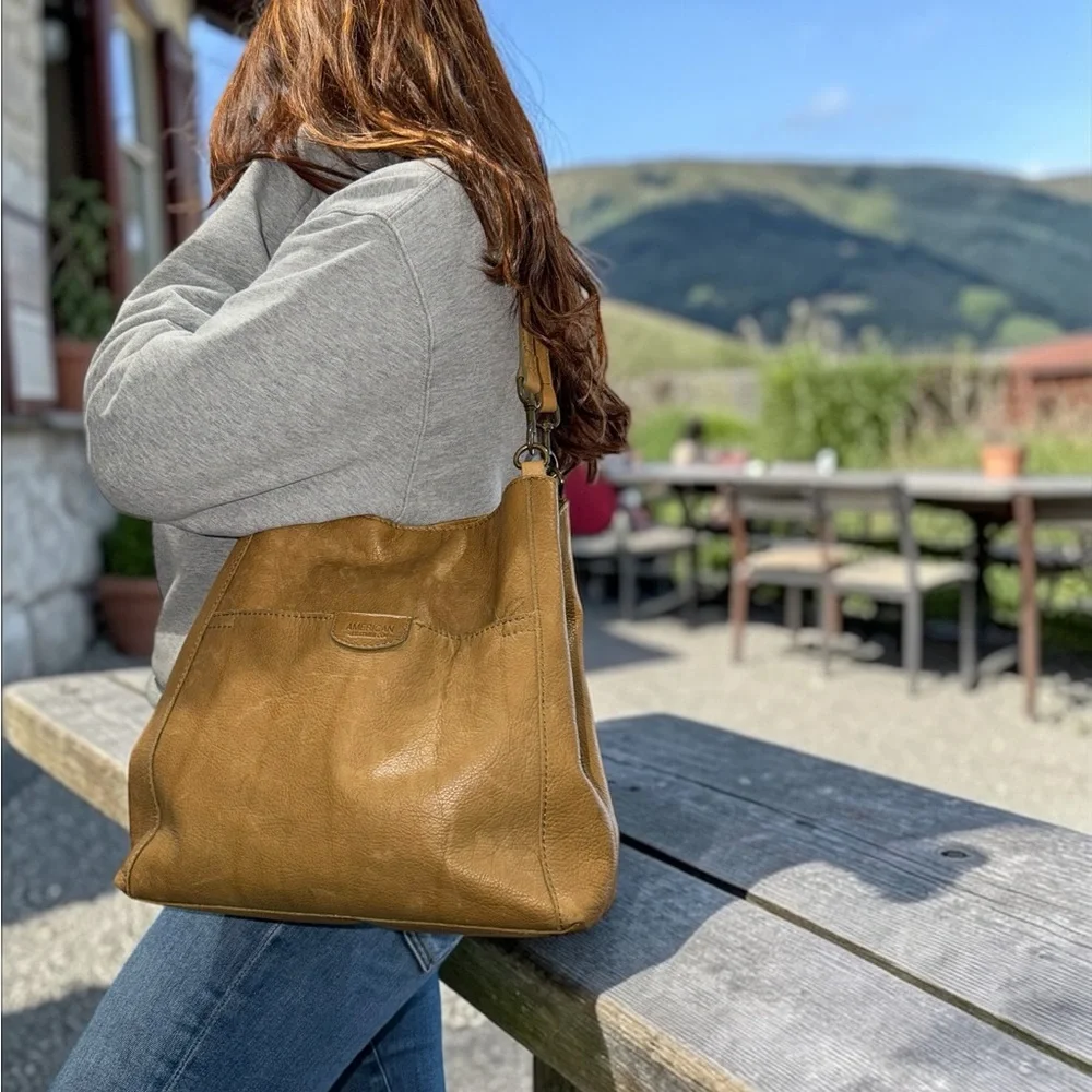 American Leather Co. Austin Triple Entry Bucket Shoulder Bag Women’s - Picture 8 of 8